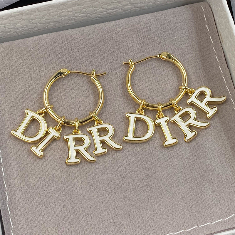 

Dangles Letter EarringsTop Luxury Designer Earrings Bracelets Necklaces Female Fashion Jewelry Supply
