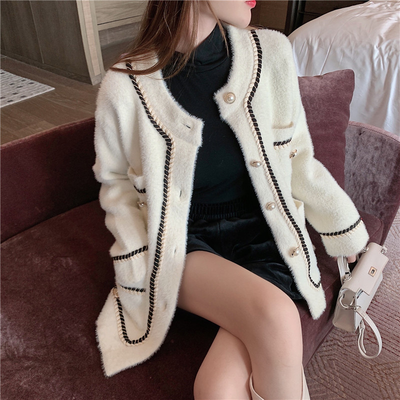 

2021 Elegant Autumn Oversized New Female Retro Vison Cashmere Cardigan Pearl Fuzzy Buckle Loose Jacket Clothes O35E, White