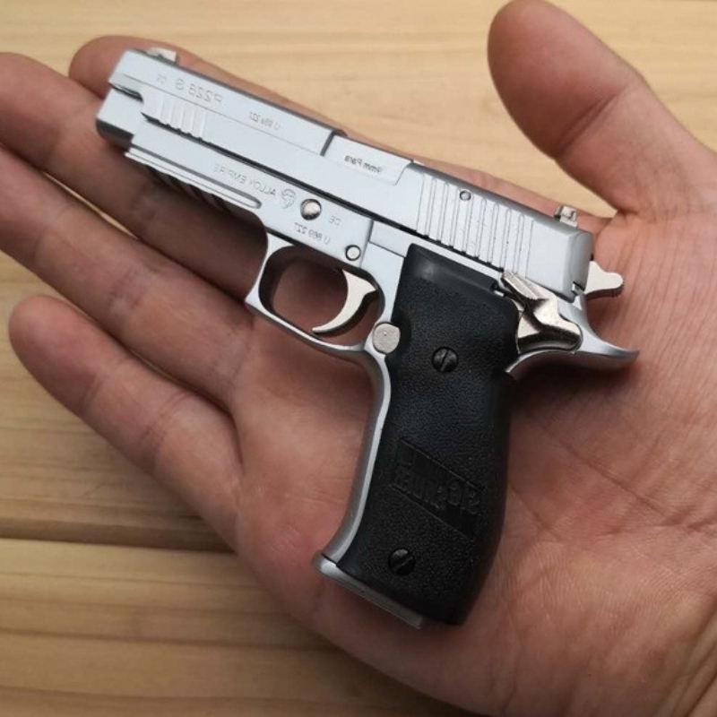54441:2.05 Alloy Metal P226 Miniature Model Gun Pistol Toy Detachable Cartridge Case Throwing Can Not Shoot Collection Boy Gift-image-747768658