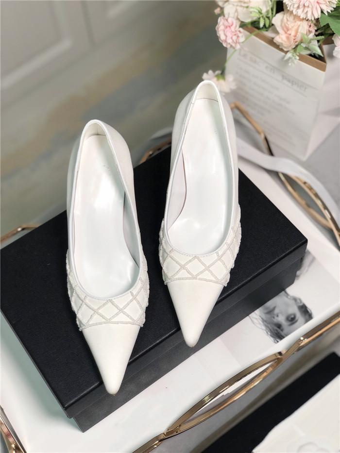 

Classic vintage diamond pointed high heels single shoes, Necessary for Goddess classic middle heel pearl high heels, Image
