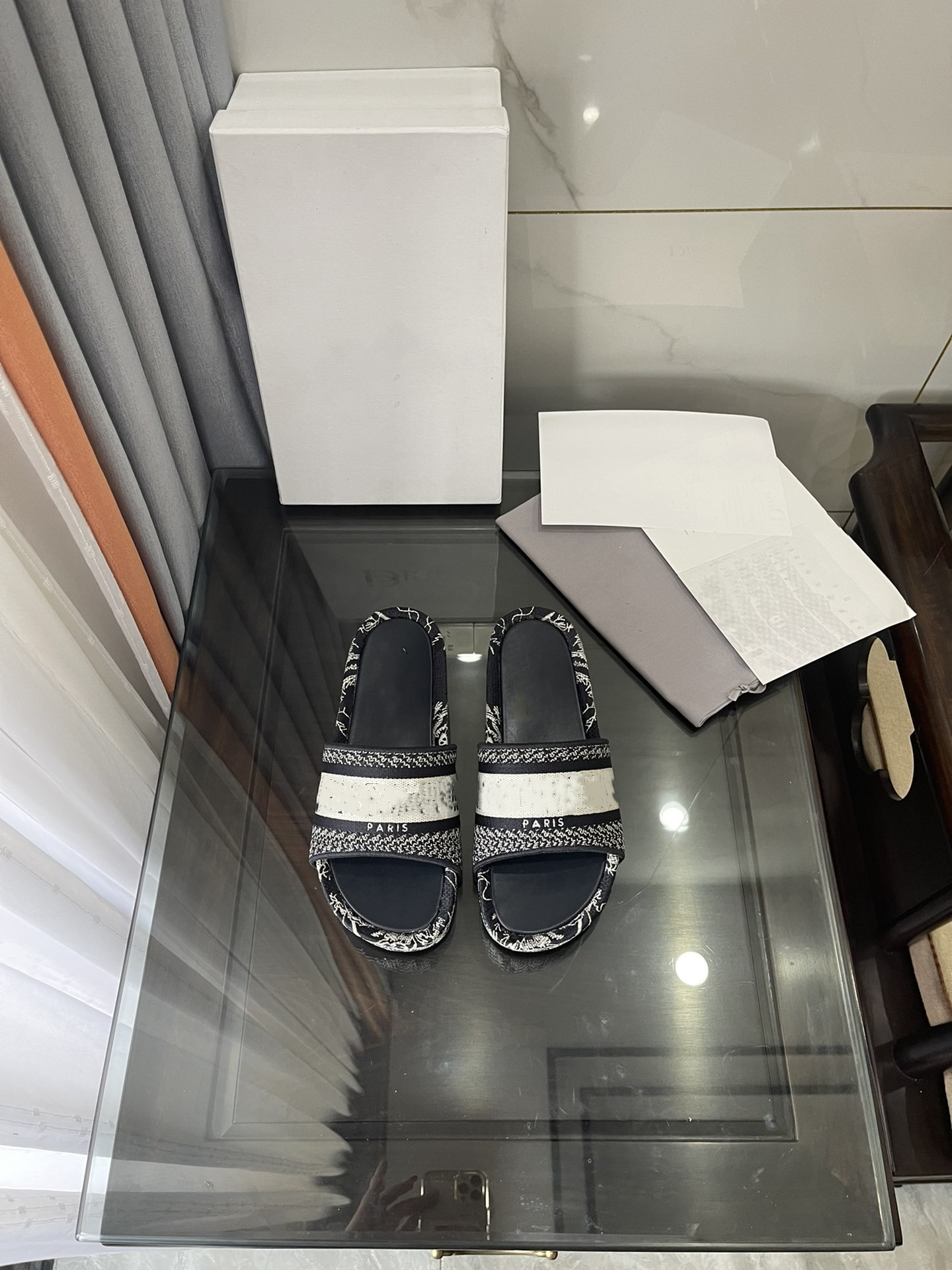 

2021 Summer luxury Sandals Designer women Flip flops Slipper Fashion Genuine Leather slides Metal Chain Ladies Casual shoes 0209, 02