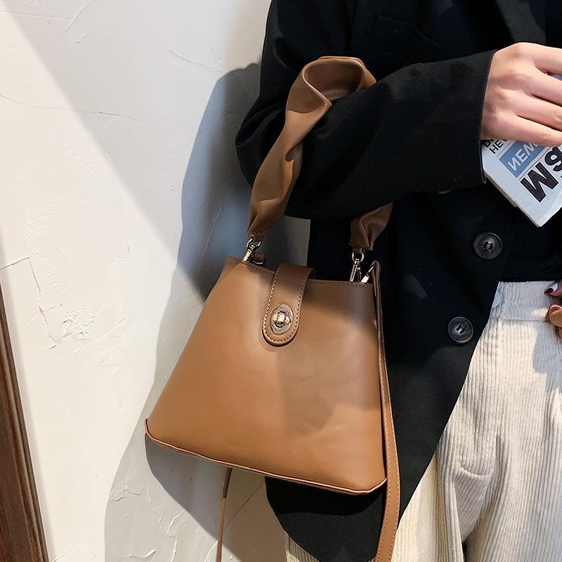 

TOYOOSKY Square Tote bag 2021 Spring New Quality Soft Leather handle Designer Handbag Vintage Shoulder Messenger Bag, Black