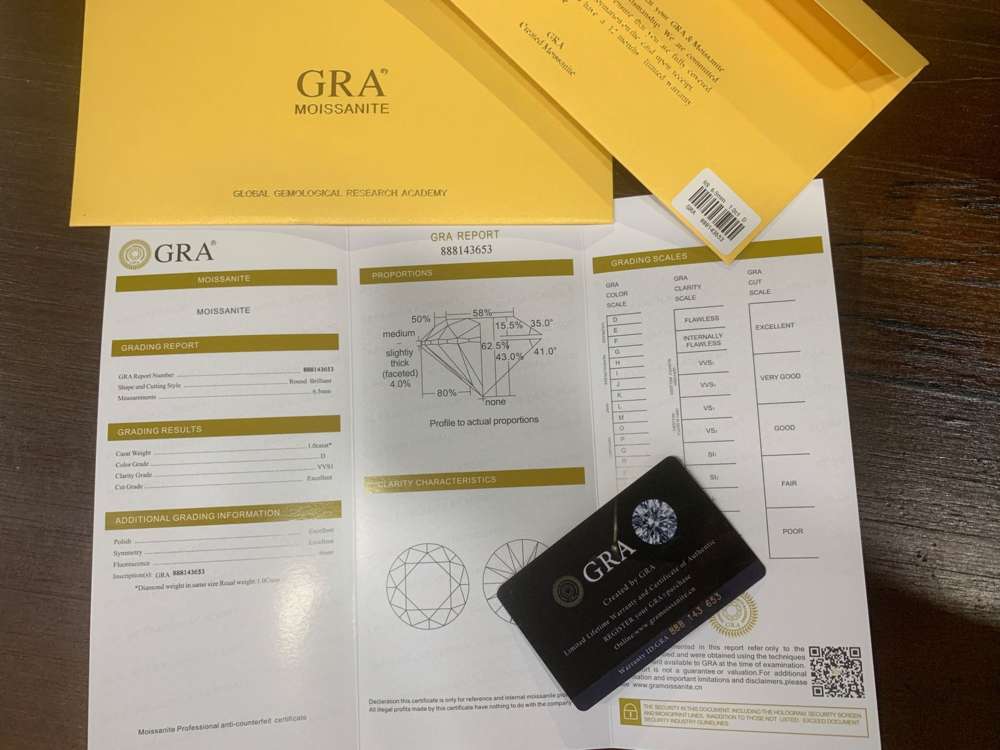 

Luxurys Designers Fashion Black card of gra Mosangshi certificate