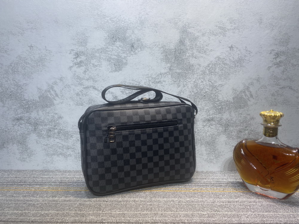 

Classic Luxury designer bag purse men District Shoulder bags Leather Handbags handbag Clutch Tote Messenger Purses wallets, With logo