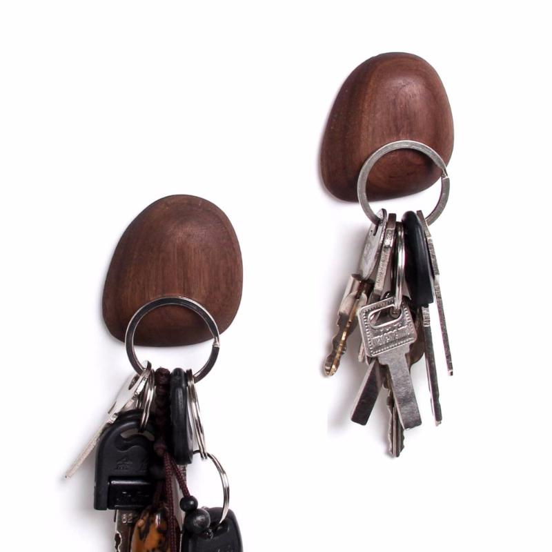 

Solid wood key suction magnet walnut wood key holder wall pendant hook