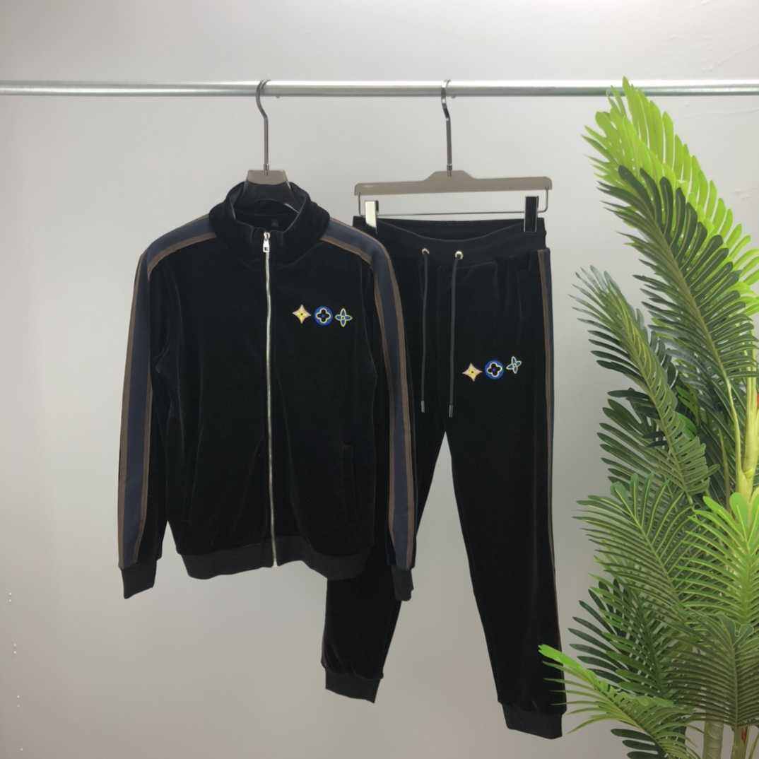 Summer 2021 Mens Embroidery Noble temperament Tracksuit Letters Fashion Sportswear Short Sleeves Pullover Jogger Pants Suits O-Neck 07-image-748163514