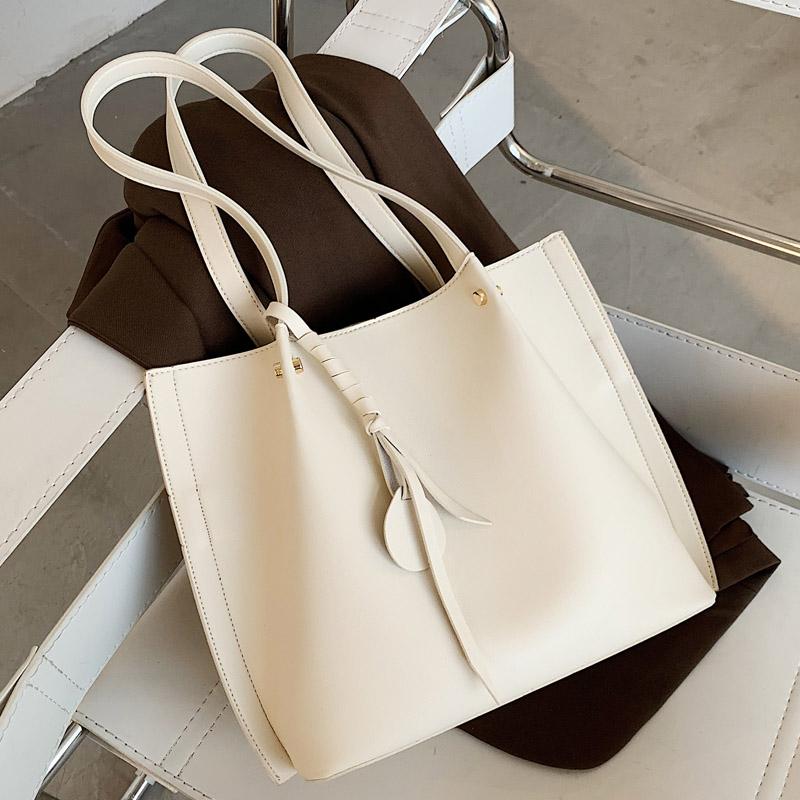 

2021 Hot Sale Women Handbag Large Capacity Shoulder Bags High Quality PU Leather Shoulder Bags Ladies Wild Sac A Main, Black