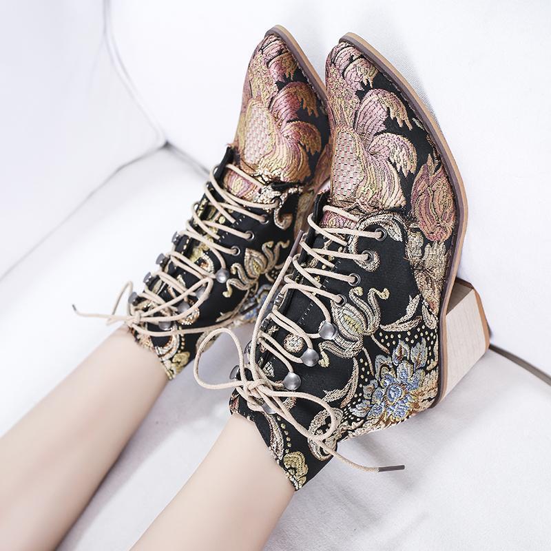 

2021 New Autumn Retro Women Embroidery Flower Short Boots Lady Elegant Lace Up Ankle Boots Female Chunky Botas Mujer1