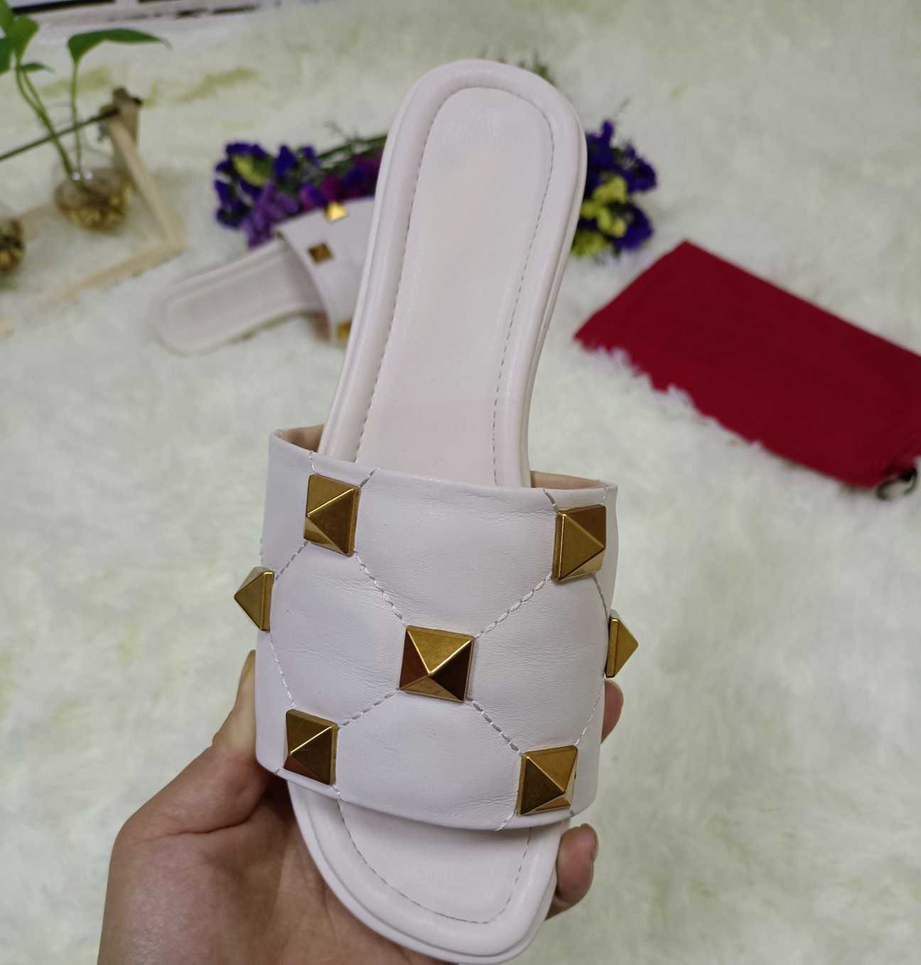 

Women Slippers with Box Ladies Beach Slipper Tide female Rivet Stud Slippers Non-slip Leather womens Casual Spikes Shoes large size35-45, Black