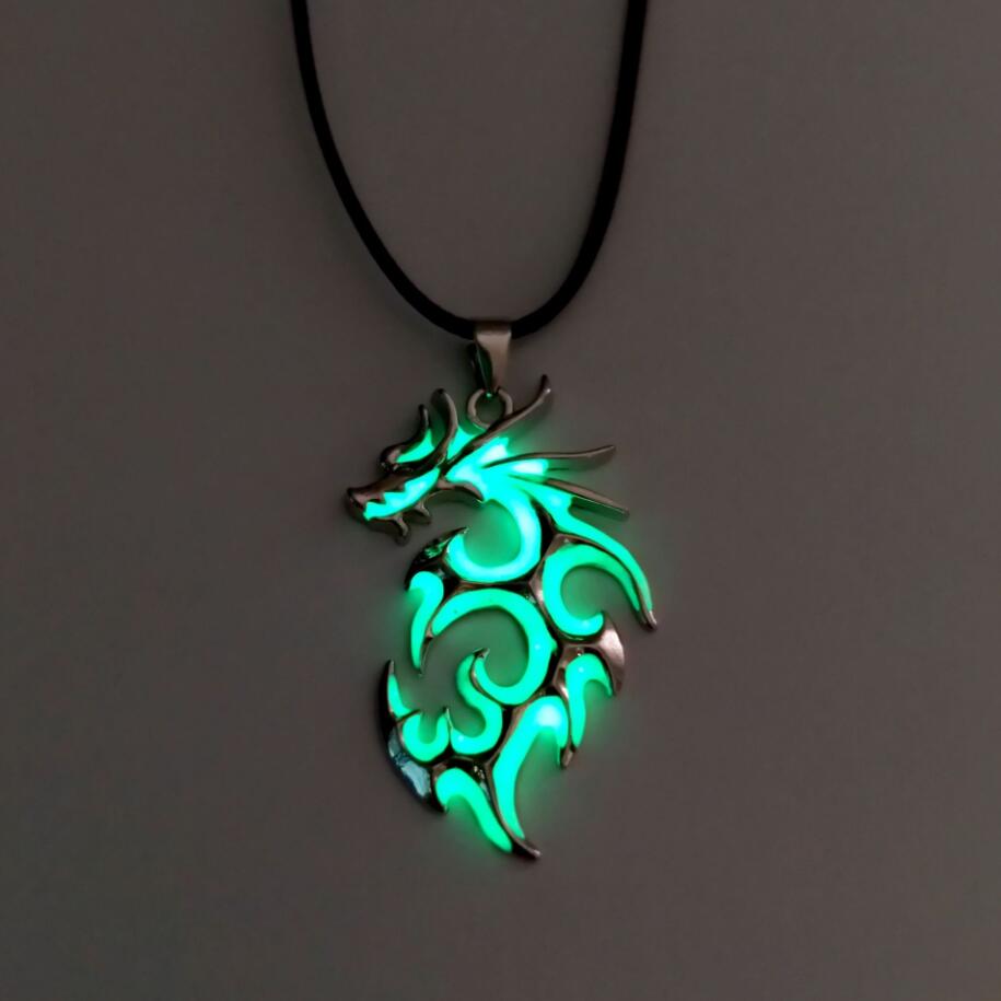 

Luminous Dragon Necklace for Women Men Domineering Glowing Flame Pendant Necklace Glow in The Dark Hallowen Gurad Jewelry