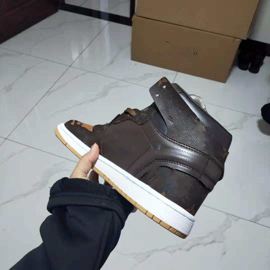 

2020 new Sports Mens Shoes Fashion Leather Plus Size Run Away Sneaker Fashion Shoes for Men with Original Runner Outdoors Chaussures, Black