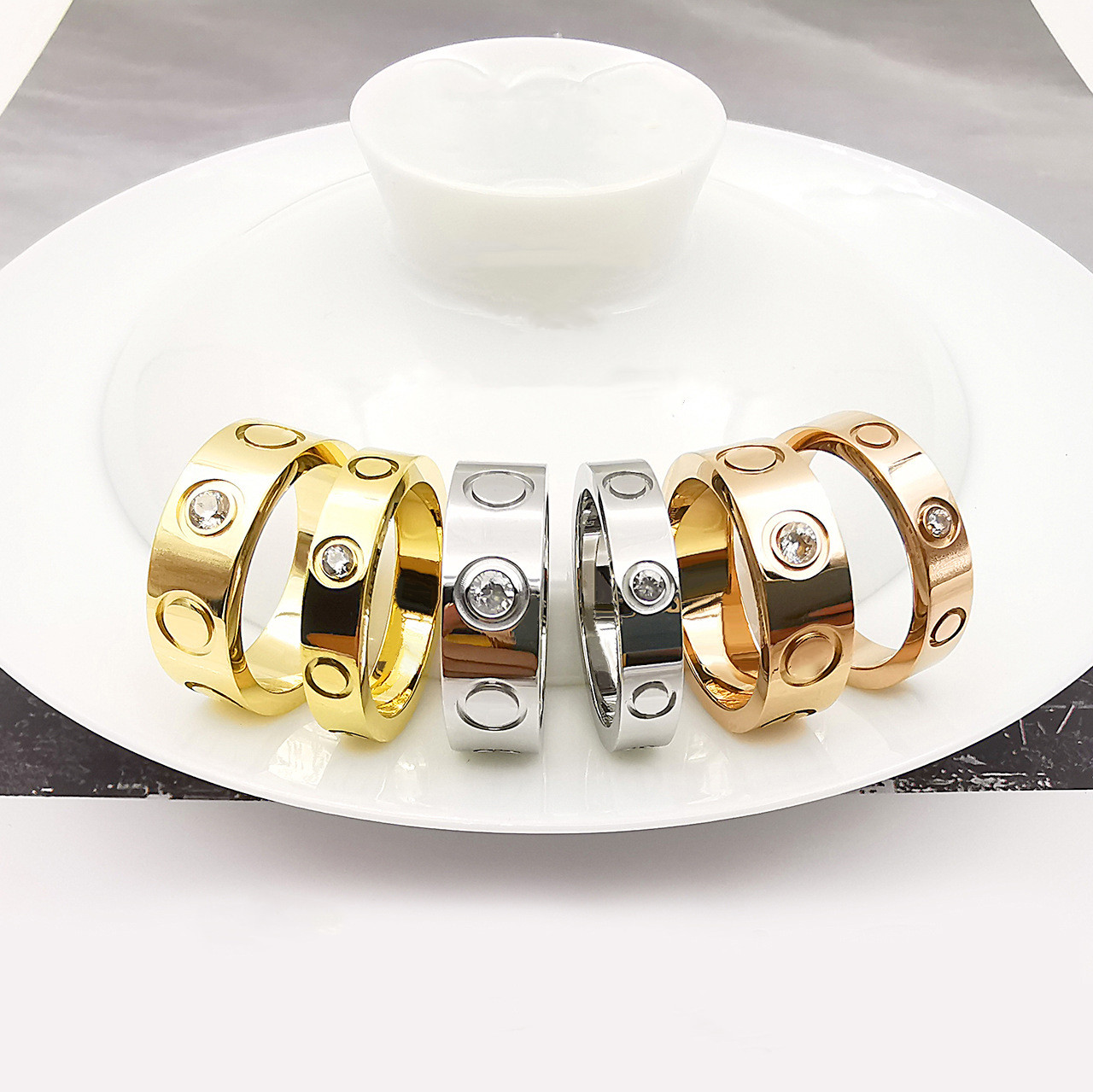

High Quality Titanium Steel Love Band Rings for Men and Women Diamond Rings Jewelry Couple Gifts Size 5-11NGOT