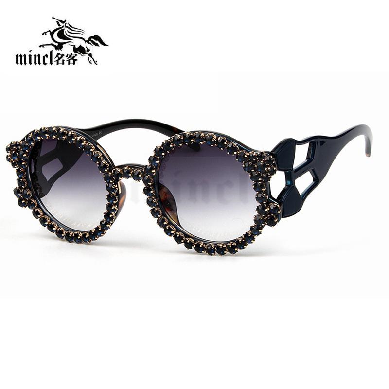 

New Fashion Brand Cat Sunglasses Women Ladies Oversized Diamond Frame outdoor Mirror Sun Glasses For Female UV400 FML