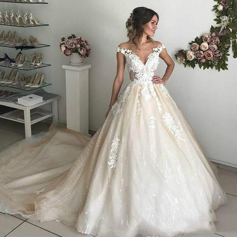 

Off Shoulder Lace Wedding Dresses with Appliques Short Sleeves V Neck Court Trrain Tulle A Line Wedding Bridal Gowns, White