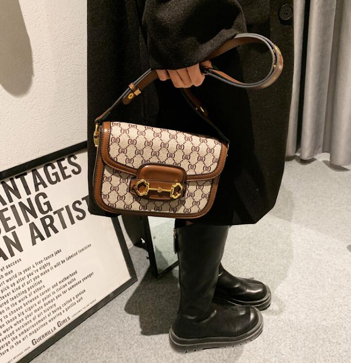 

Wholesale factory ladies leathers shoulder bags retro classic printed backpack clamshell contrast leather handbag street trend color matching saddle bag, Black2-small
