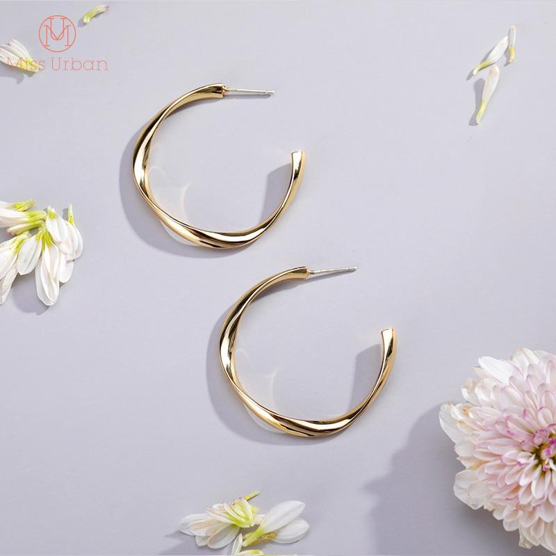 

Miss Urban 2020 new arrivals twisted metal C-HOOP earings