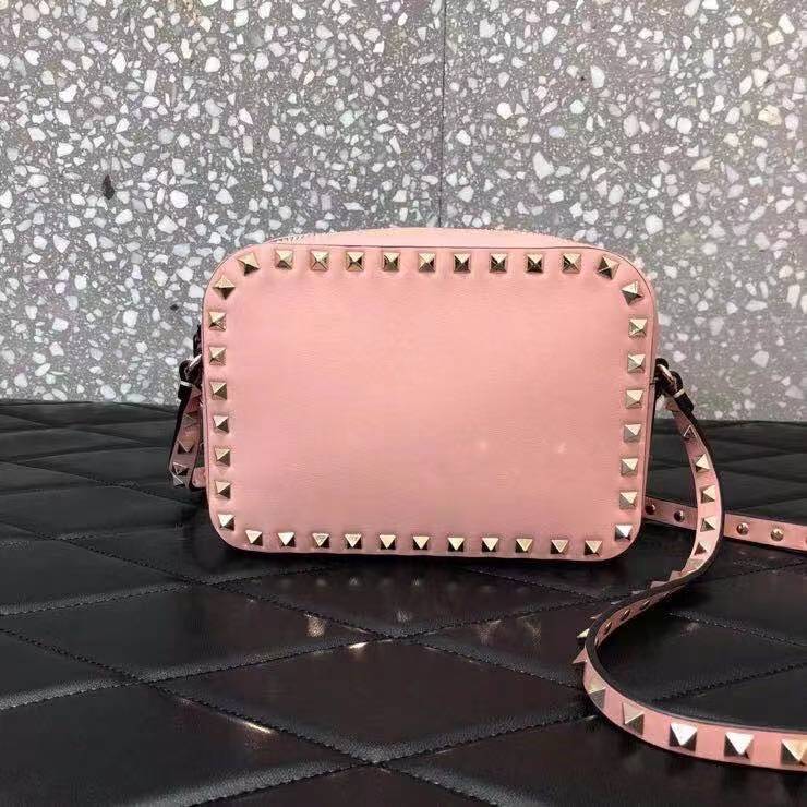 

Luxurys designers bags Gold Rivet Hand bags clutch bag Fla Small Flat bag crossbody bags camera bagred black rivet nude Pink red colors, Dust bag