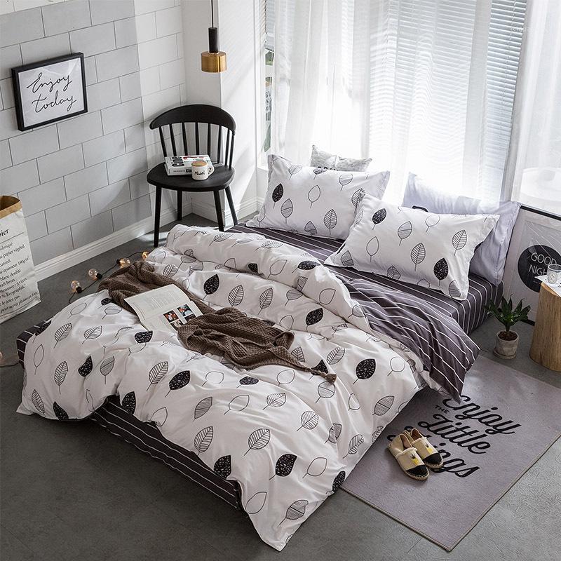 

Black White Leaves Stripe Printed Bed Cover Set Duvet Cover Adult Child Bed Sheets And Pillowcases Comforter Bedding Set 610401, 2tj-61006-002