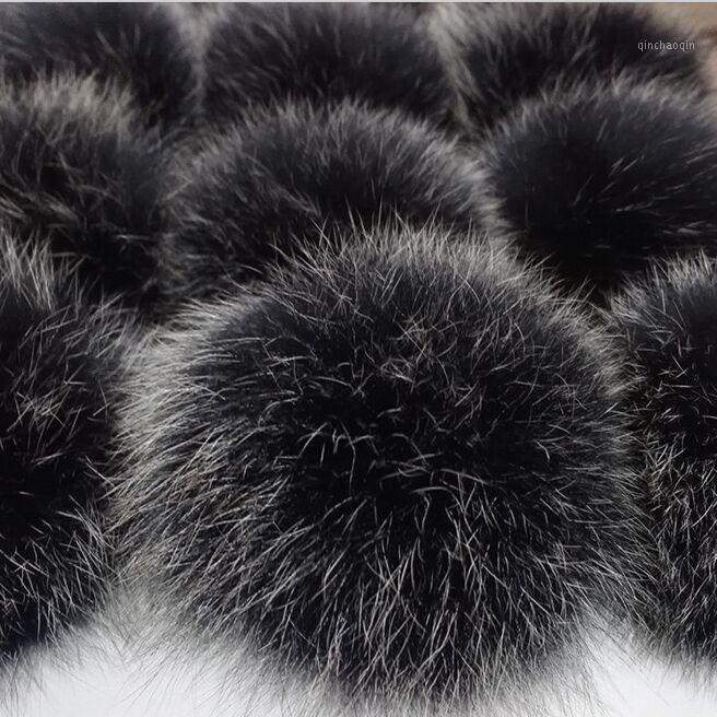 

Wholesale Black Dyed 20pcs/lot Silver Fur Pom pom 14cm Genuine Fur Balls Pompoms For Knitted Beanies Skullies Caps Hats1