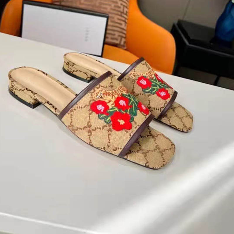 

2022 Fashion Luxury Designer Women's Slippers Summer Sandals Beach Slides Girls Flip-Flops Embroidered Flat Shoes big Size 42 43, Black