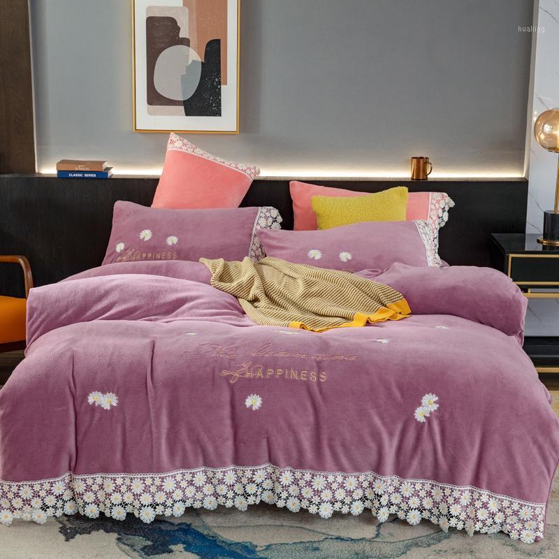 

Winter Soft Flannel Fleece Velvet Daisy Lace Embroidery Girl Set Duvet Pillowcases Double Bedding Linen Bed Home Textile Cover1