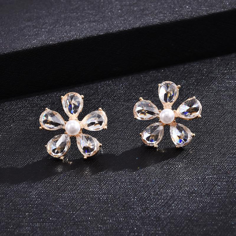 

Stud YanKun Pearl Flower Earrings Gentle Compact And Simple All-match Female Forest Petals Sweet Accessories