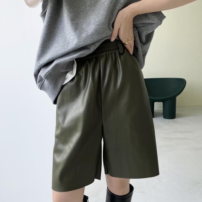 

Yeeloca Autumn PU Leather Shorts Women's Casual High Waist Slimming Cropped Trousers Korean Outerwear Loose Straight Shorts, Black