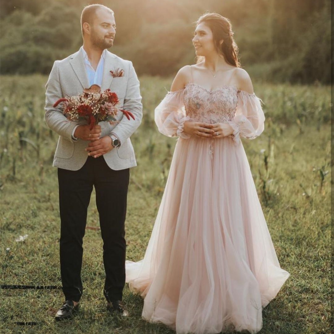 

Pretty Blush Pink Country Wedding Dresses Off Shoulder Sweetheart Long Sleeve Bridal Gowns Lace Feather Beads Tulle Wedding Dress For Bride, Fuchsia
