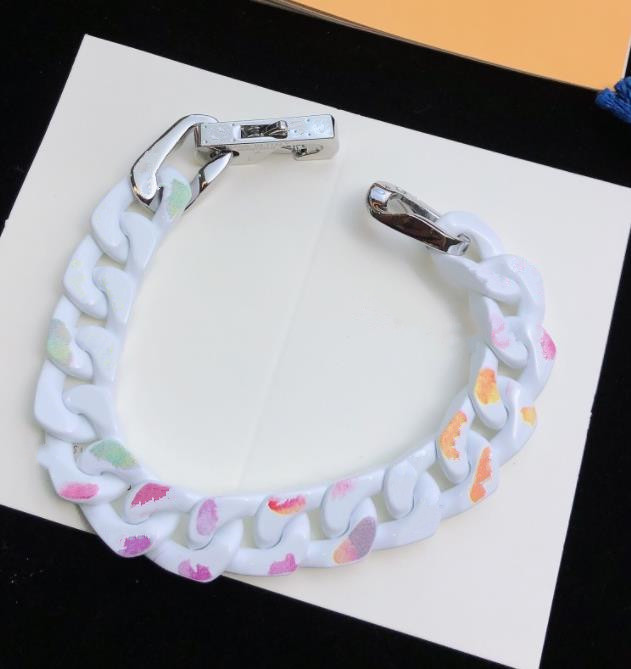 

Fashion Cuban Links Chain Bracelet High Quality Men and Women Edge Floral Printed 316L Titanium Steel Engrave Colored White Black Thick Chain Bracelets