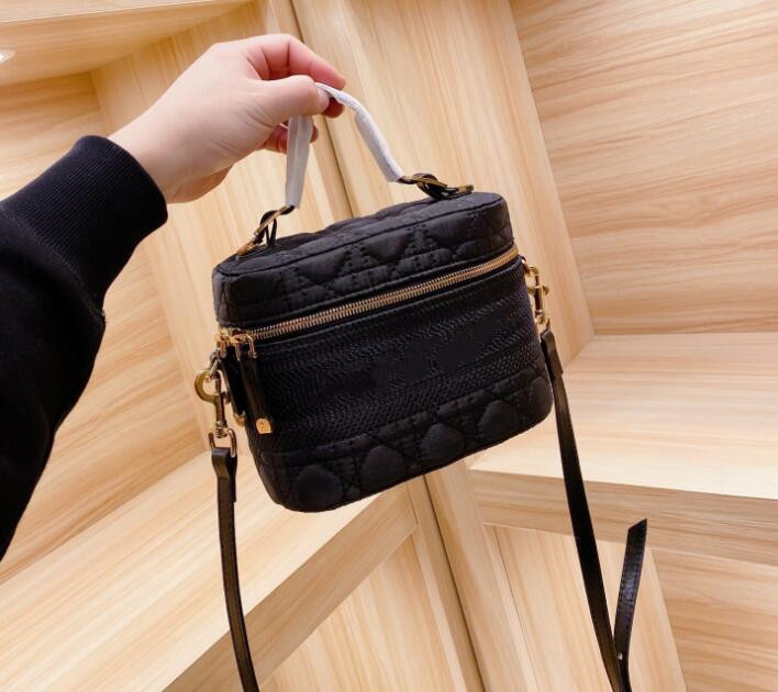 2021 HOT Women cosmetic bags famous makeup bag travel pouch make up bag ladies purses organizador toiletry bag