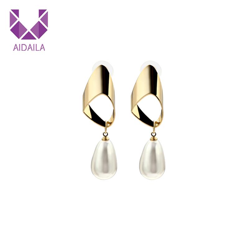 

Women Long Dangle Drop Earrings with Water Drop Imitate Pearl Copper Alloy Light Fresh High Quality