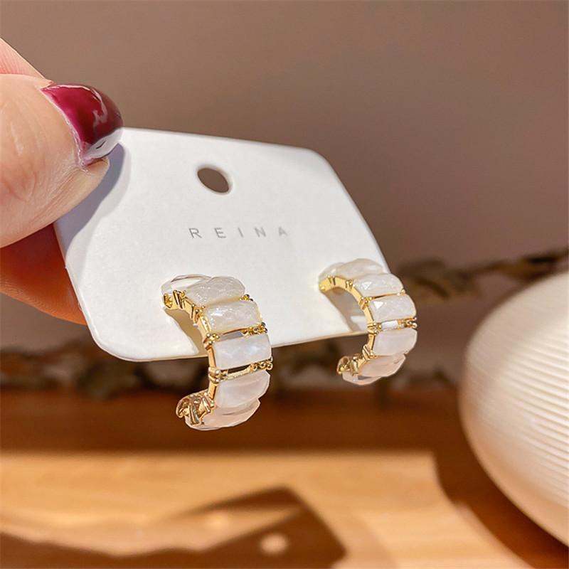 

Korean Fashion C-type Resin White Hoop Earrings Woman Exquisite Simple Statement Earrings Girl Party Trendy Jewelry Accessories