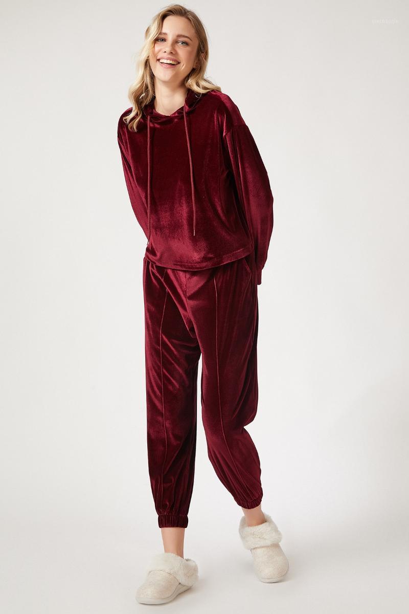 

Happiness ist. Women's Velvet Looking Tracksuit Set DD007861, Black