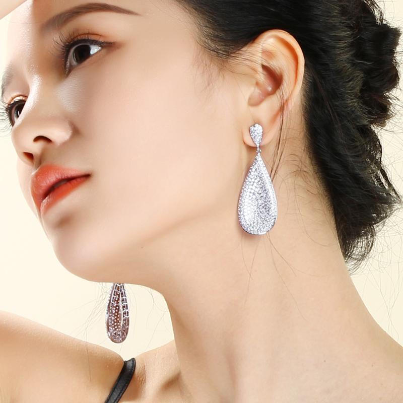 

Large Luxury dangle earring with many shiny crystal stones great jewellery Pretty big long water drop earrings
