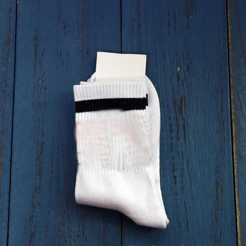 

1pair=2 pcs Winter Sport Mens Socks Fashion Cotton Women Sock Novelty New Embroidery Soft High quality Male Female Socks EU Size 38-46, Black