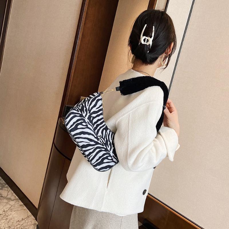 

New Vintage Design Women Shoulder Bag Fashionable Ladies Female Handbags Cool Girls Tote Original Plush Handbangs, Zebra pattern