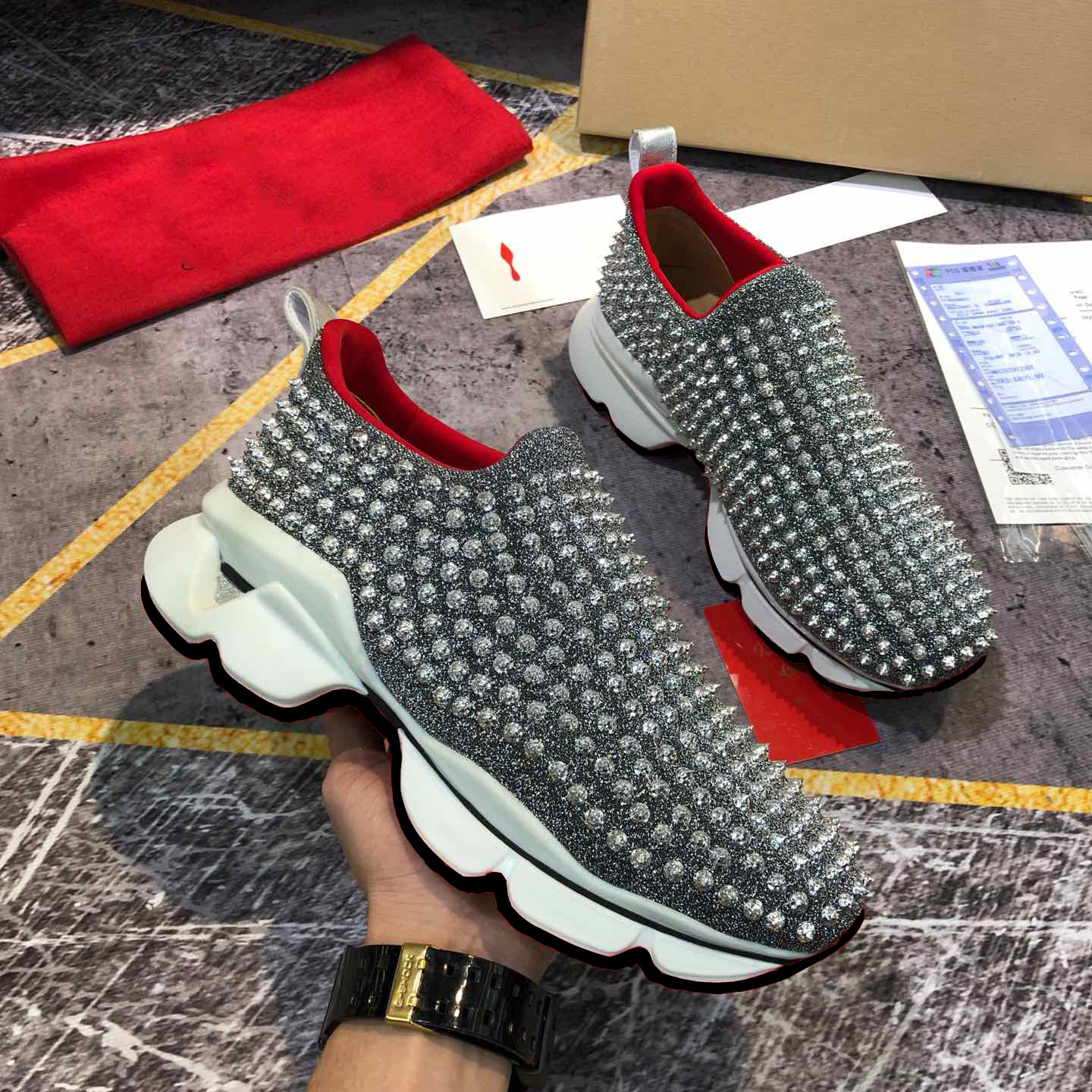 

2021 Red Bottom Men Women Casual Spikes Rivets Rhinestone Shoes Dress Party Walking Shoes Sneakers Chaussures De Sport Slip on TFGWSFS