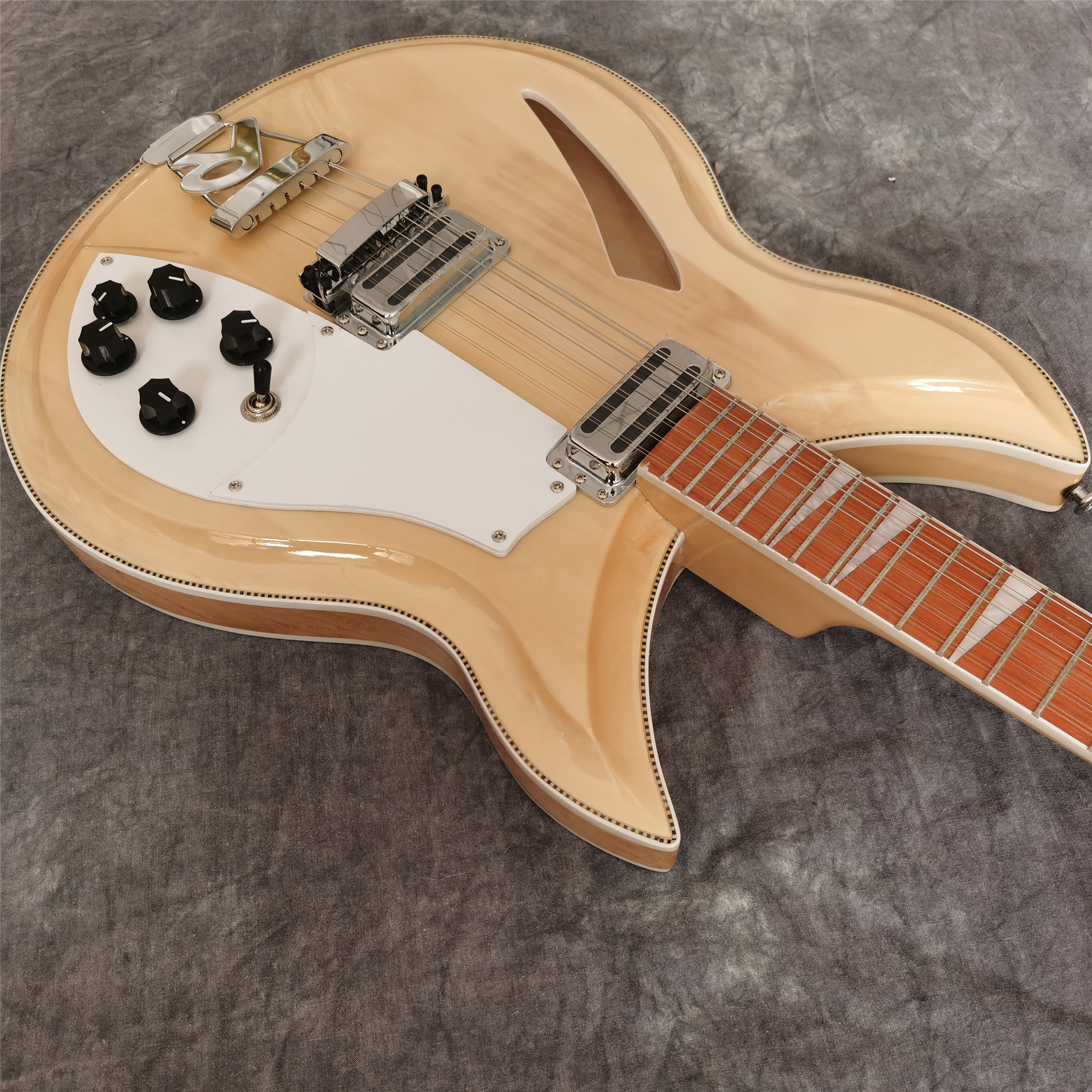 

Custom 12 Strings 381-12 V69 Maple glo 1989 Natural Semi Hollow Body Electric Guitar Sandwich Neck, Checkerboard Binding, Vintage Tuners