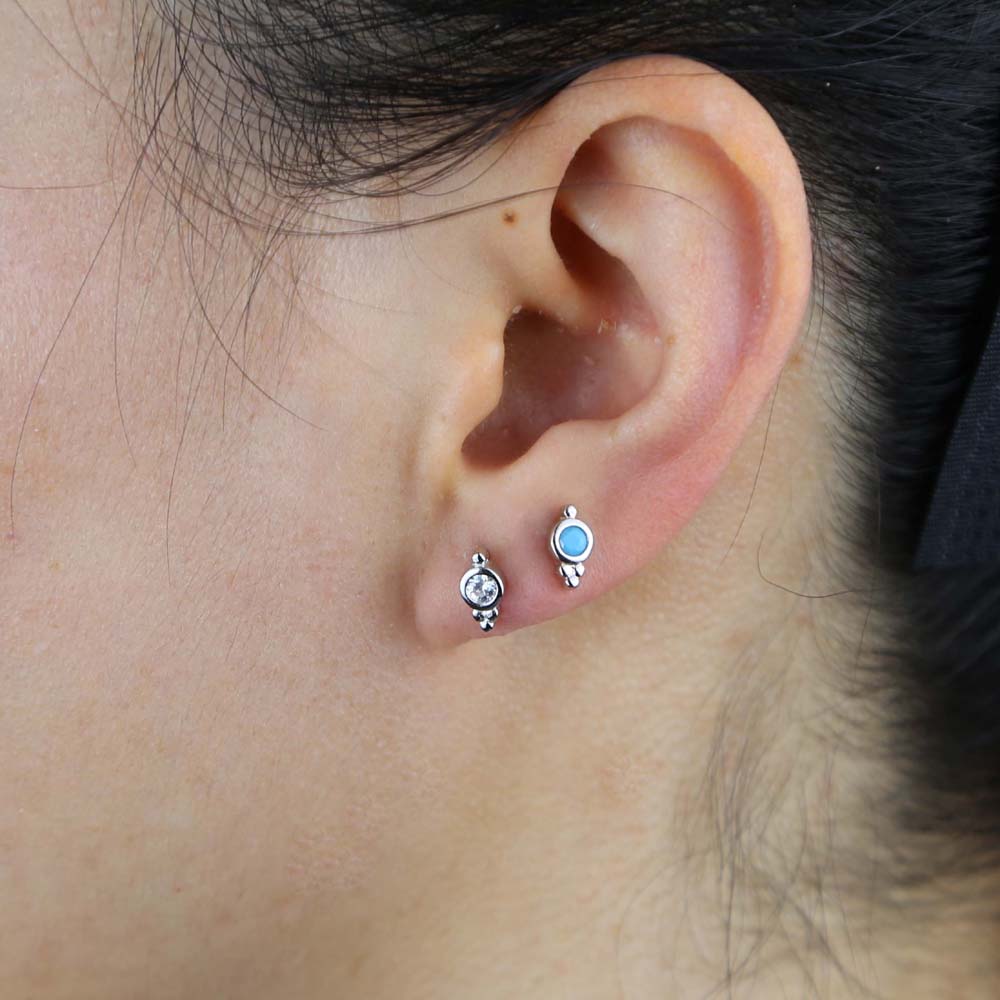 Nouvelle arrivée petite boucle d'oreille en argent sterling 925 pavé clair cz bleu turquoise pierre précieuse minimal mignon belle deuxième goujo