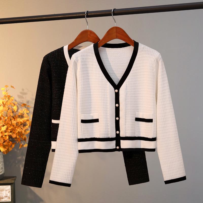 

Women Spring Autumn Fashion Short Sweater Black White Contrast Color V-neck Knit Shirt Cardigan Long Sleeve Single Breast Tops