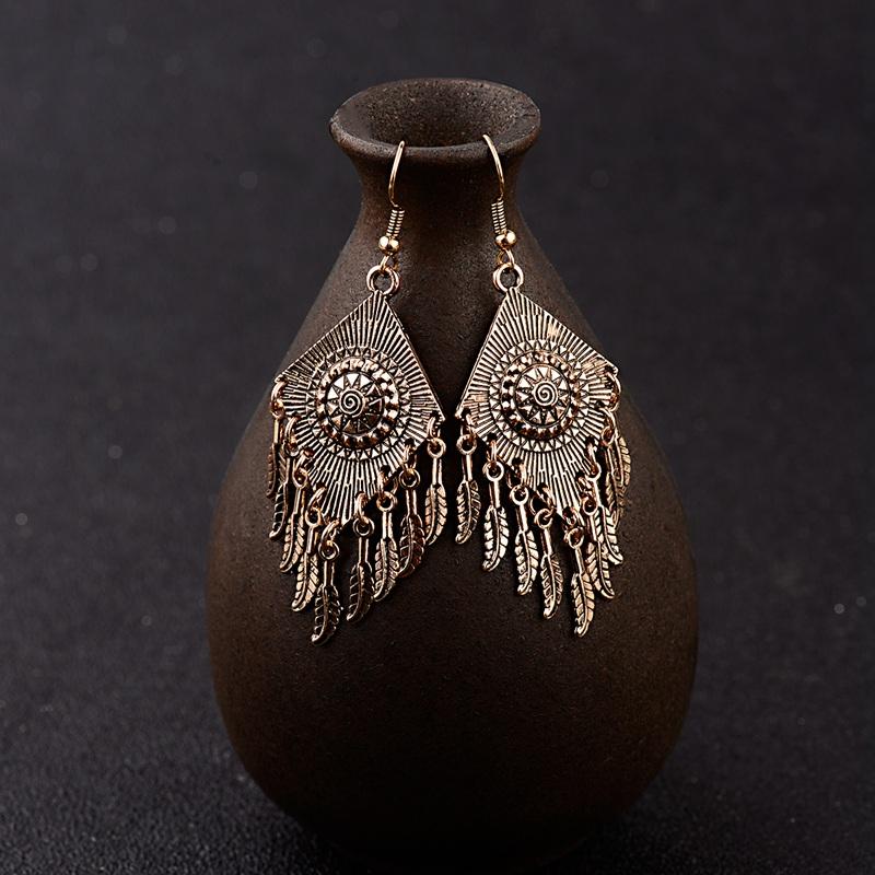 

Dangle & Chandelier Amader Elegant Woman Rhombus Gold Drop Earrings Leaves Tassel Wedding Ladies Orecchini Etnici HQE975