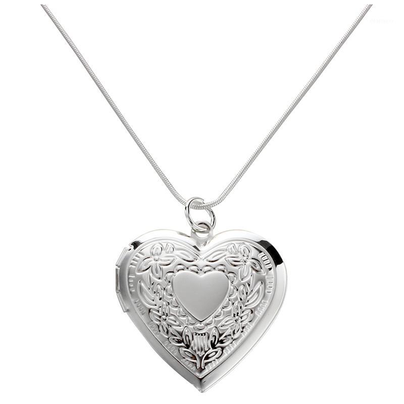 

28 mm Silver Plated Medallion Pendant Necklace Heart Necklace New1