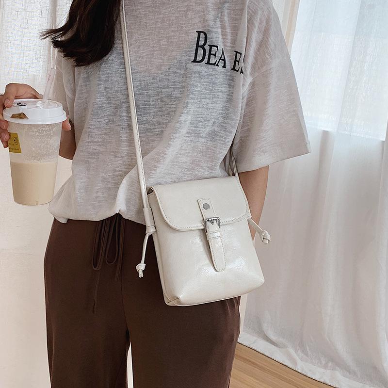 

2021 new waxed skin simple bucket bag belt decoration shoulder slung bag, Black