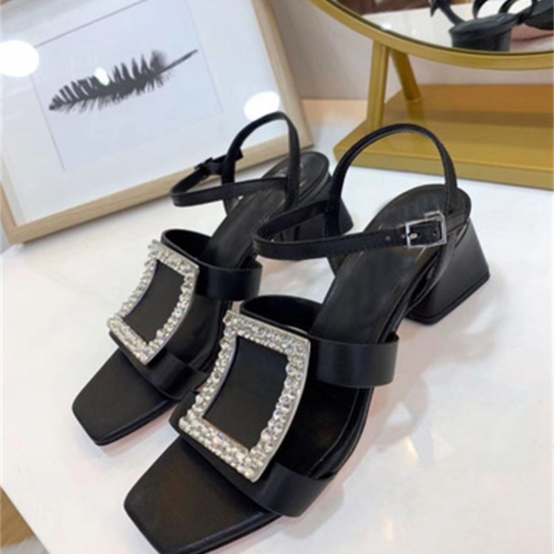 

2021 Ladies Fashion See Big Plaza Strass Sandals Med Chunky Jump for Women Roma Beach Shoes Zapatos Bum9, The picture