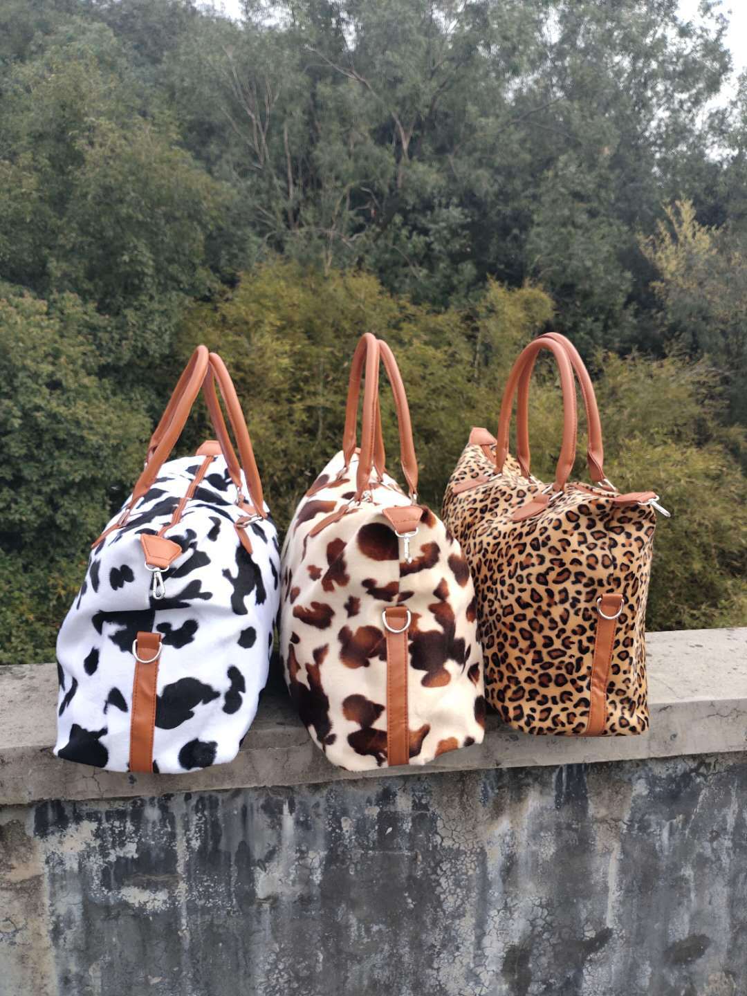 

2021 New Weekend Travel Bag Furry Cow Leopard Print Travel Handbag Short Distance Large Capacity Bag Furry Handbag, Black zebra