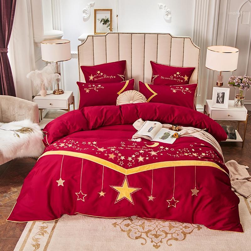 

New 60S Satin Egyptian Cotton Soft Wine Red Bedding Set Gold Star Embroidery Duvet Cover Bed Linen Bed Sheet Pillowcases 4/6pcs1