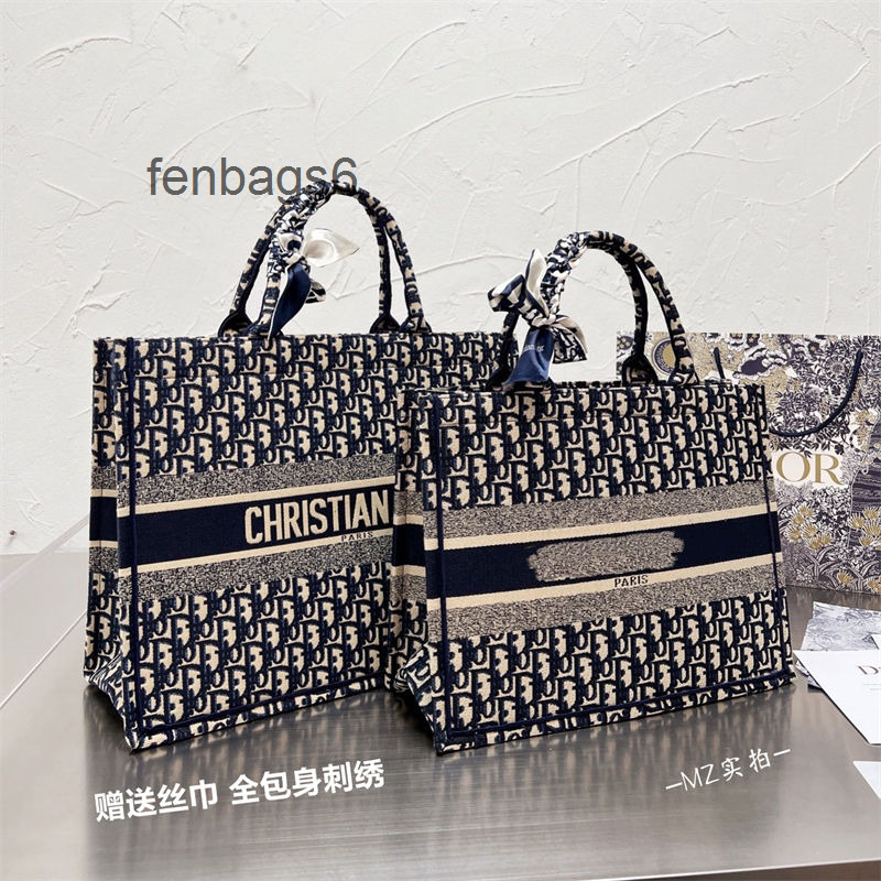 

2022 Designer Bags Christians Hands Women's d Letter Embroidery Old Flower Portable Tote Large Capacity Travel, Blue