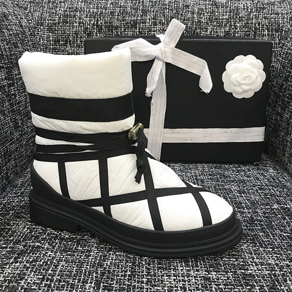 

luxury designer lady's Genuine ReaL leather boots high chunky flat heel ankle boots down and wool snow boots lace-up, White