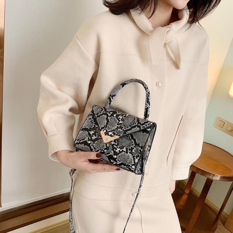

2021 New Snake Skin Women Handbags Tote Retro Serpentine PU Leather Shoulder Bags Light Wild Simple Female Daily Crossbody Bag, Brown