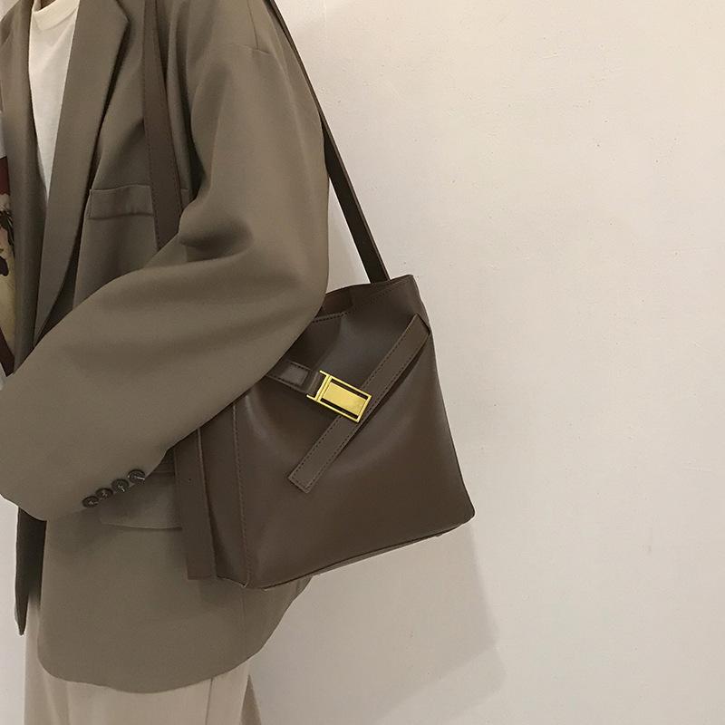 

Autumn Winter Shoulder Large Women Bag 2021 New Tide Retro Bucket Bag Hundred With Atmospheric Niche Design Large Capacity, Black